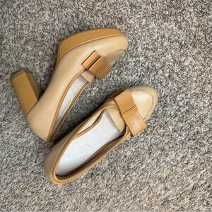 SAFIYA Tan Block Heel Sandals Size 6